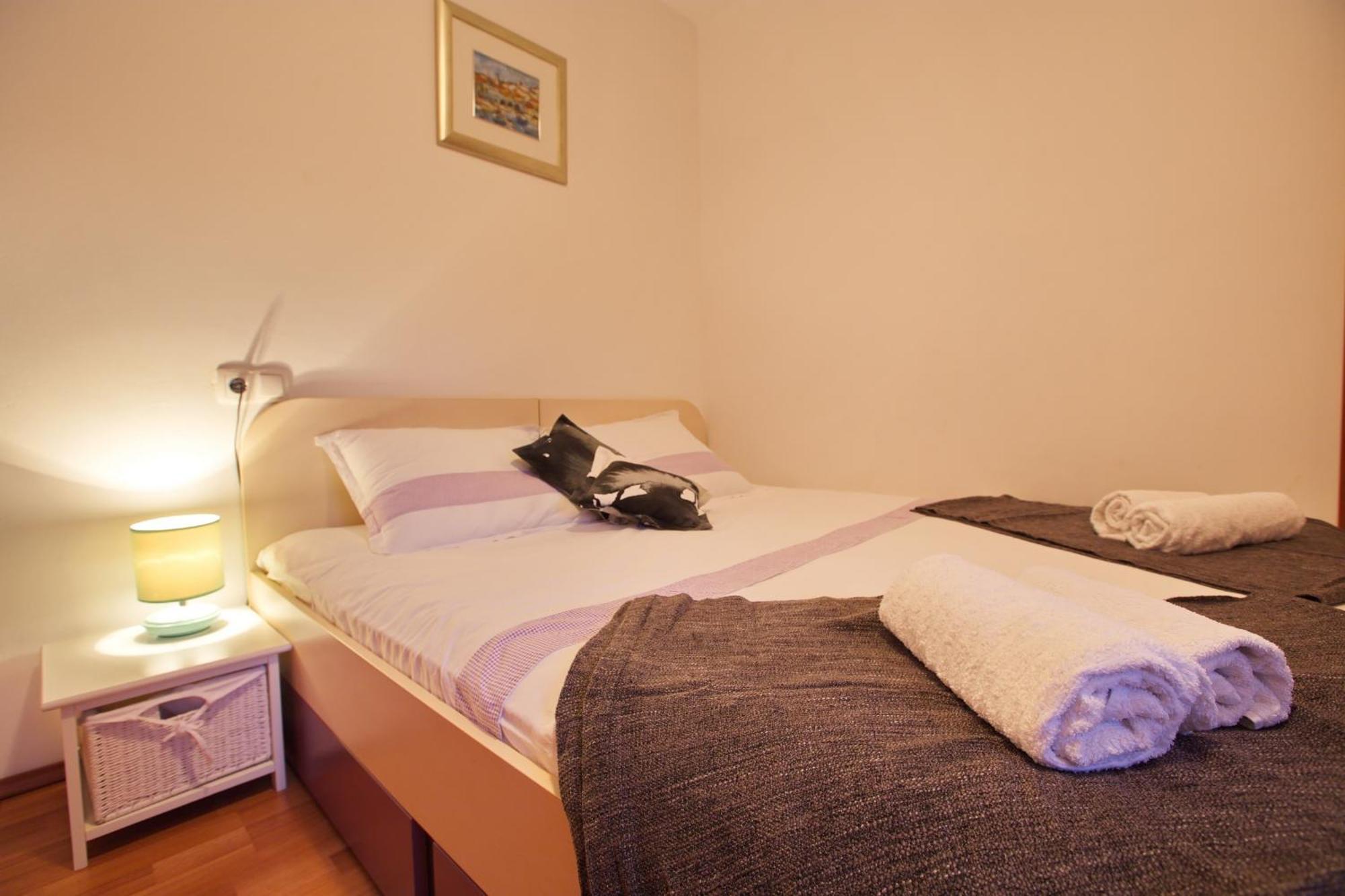 Apartments With A Parking Space Jelsa, Hvar - 8713 Jelsa  Zimmer foto