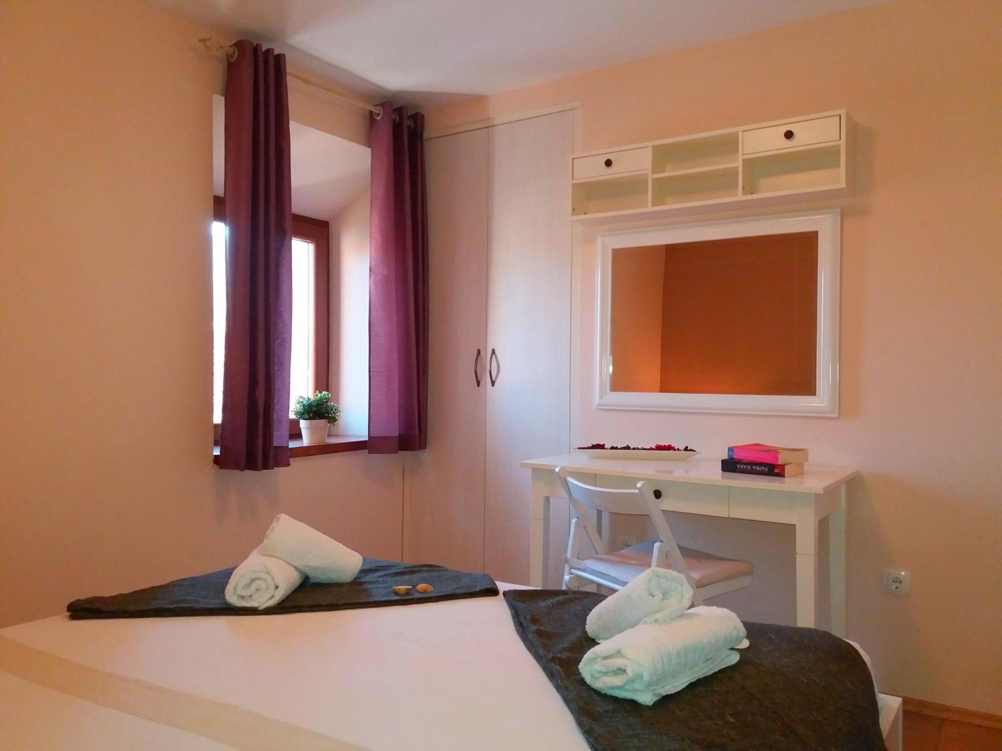 Apartments With A Parking Space Jelsa, Hvar - 8713 Jelsa  Zimmer foto